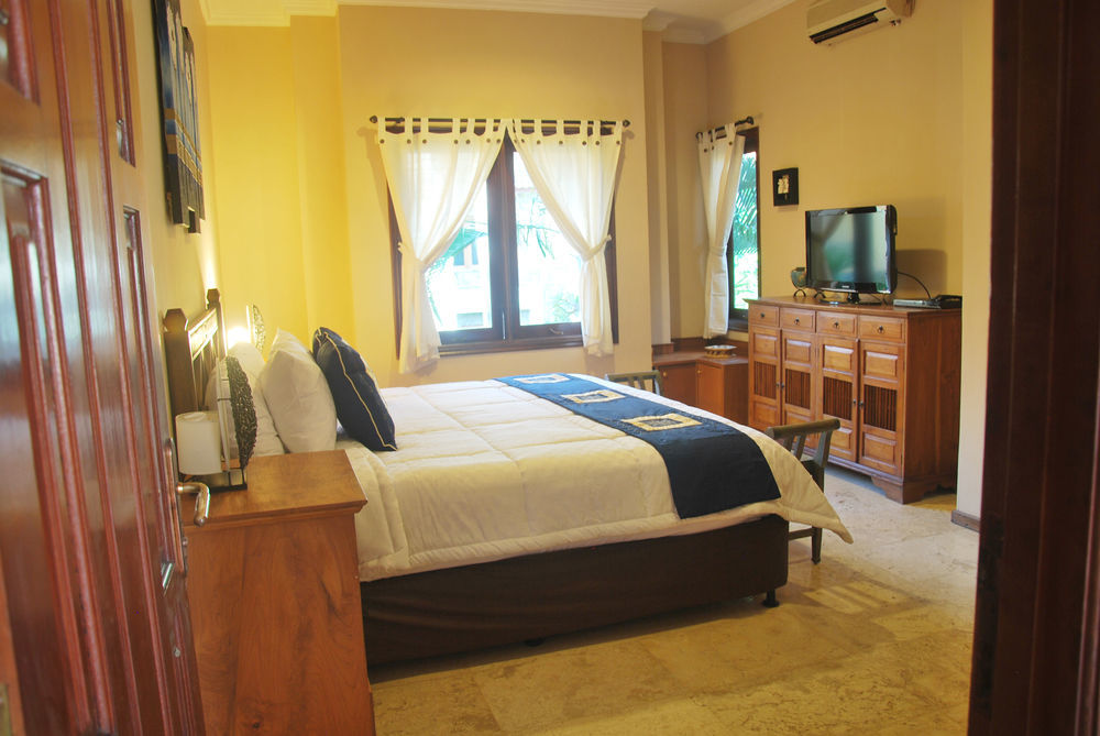 Kuta Holiday Villas Exterior photo