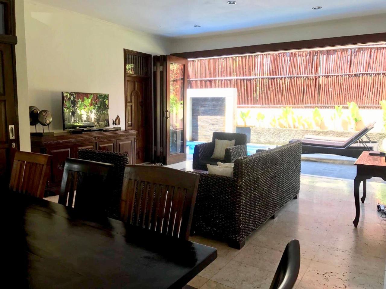 Kuta Holiday Villas Exterior photo